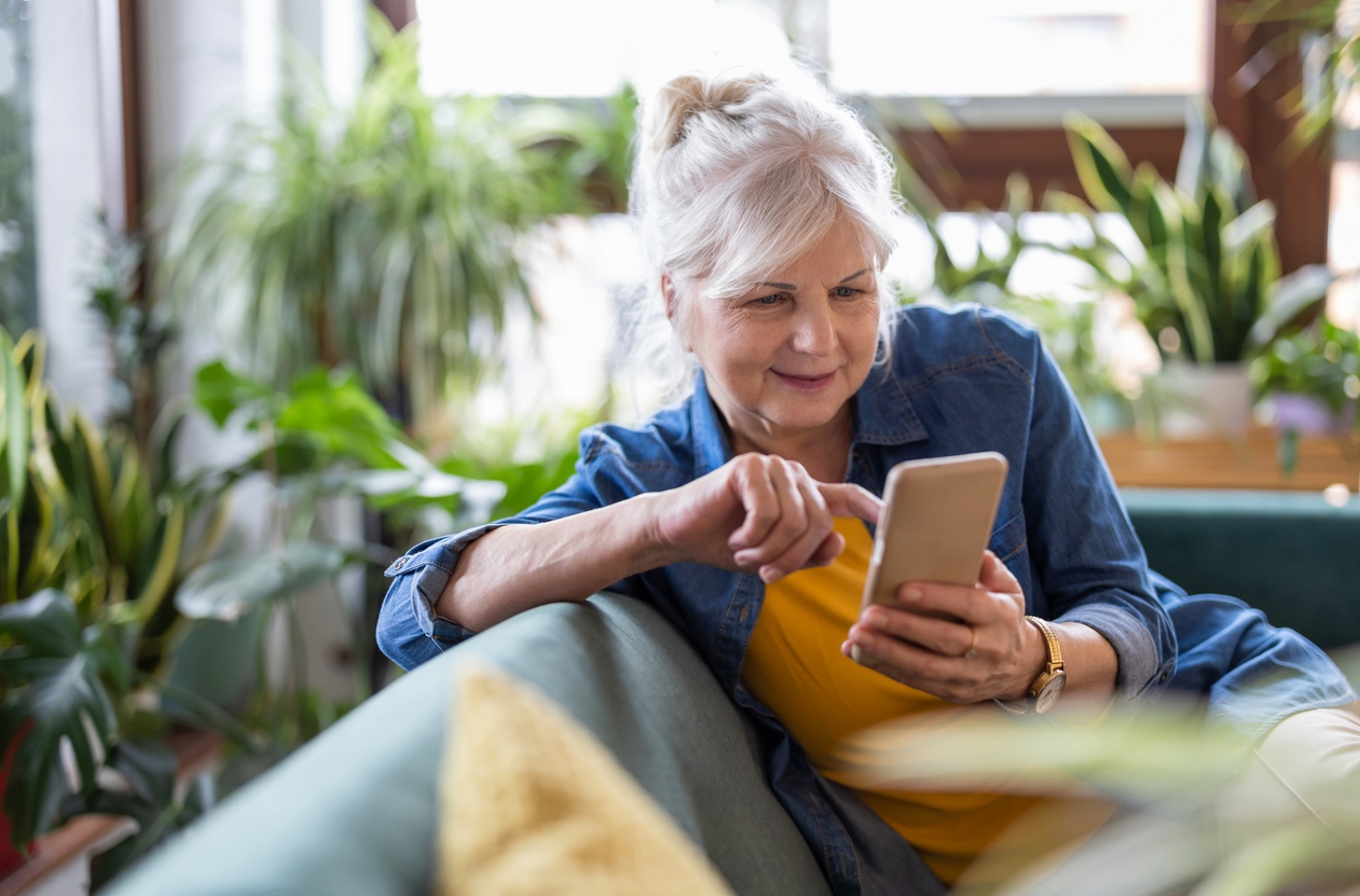 Frau mit Smartphone