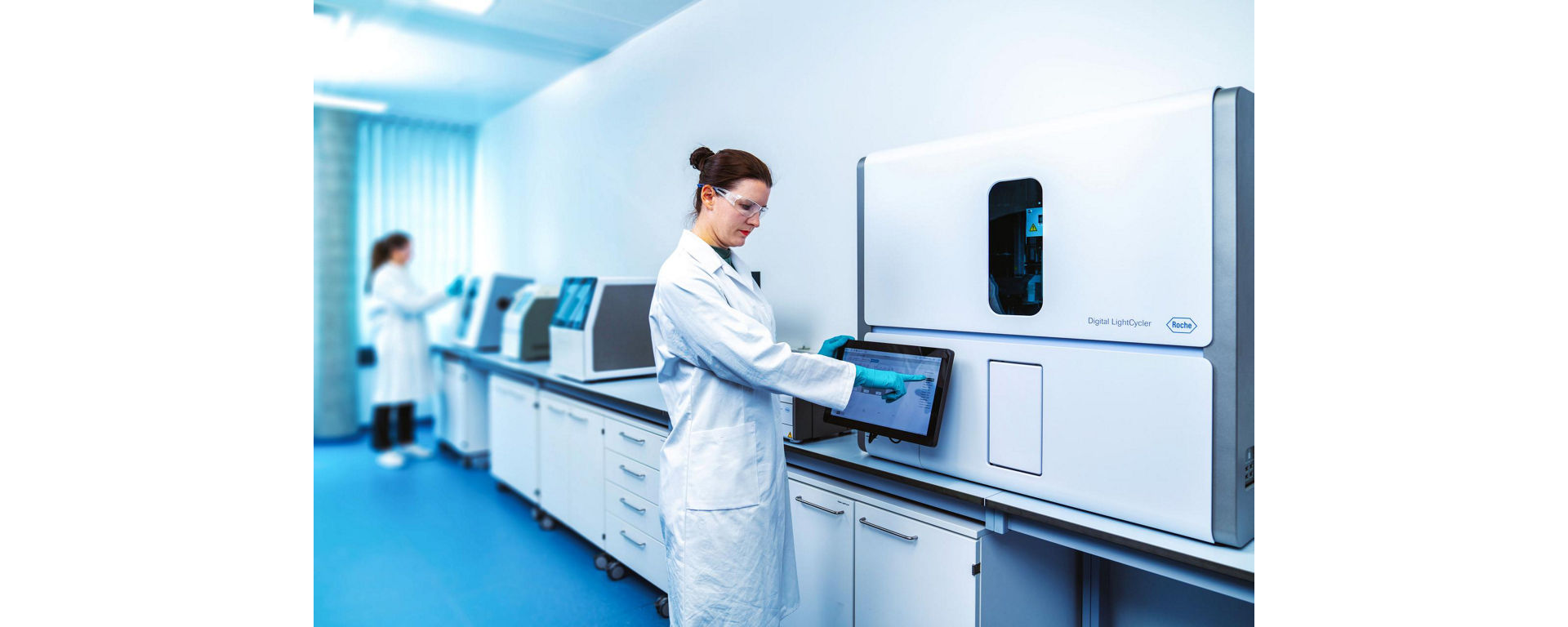 Image of a laboratory technician using the touchscreen on the Digital LightCycler® System