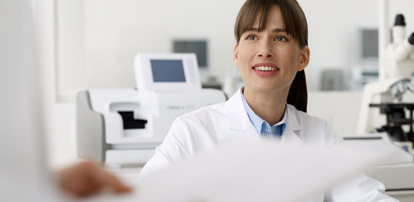 Mujer en un laboratorio