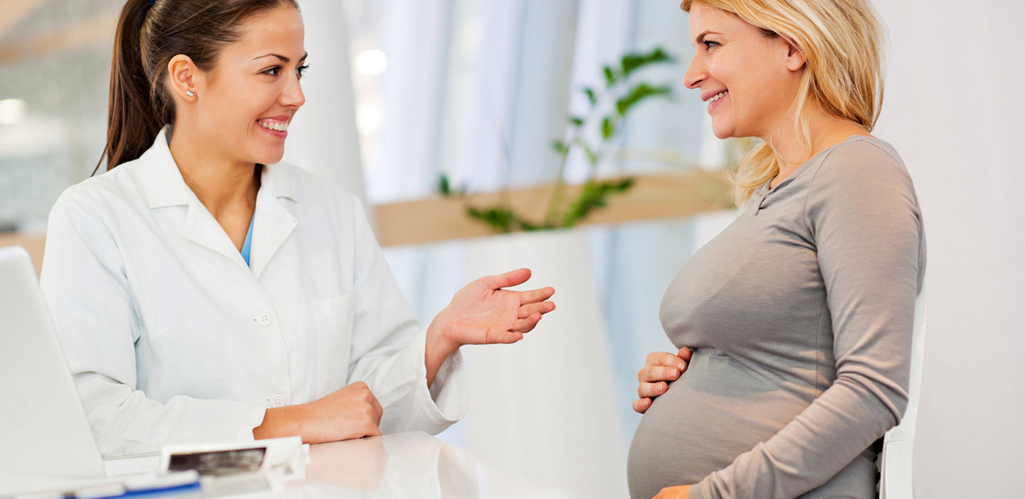 Doctor talking to a pregnant mother