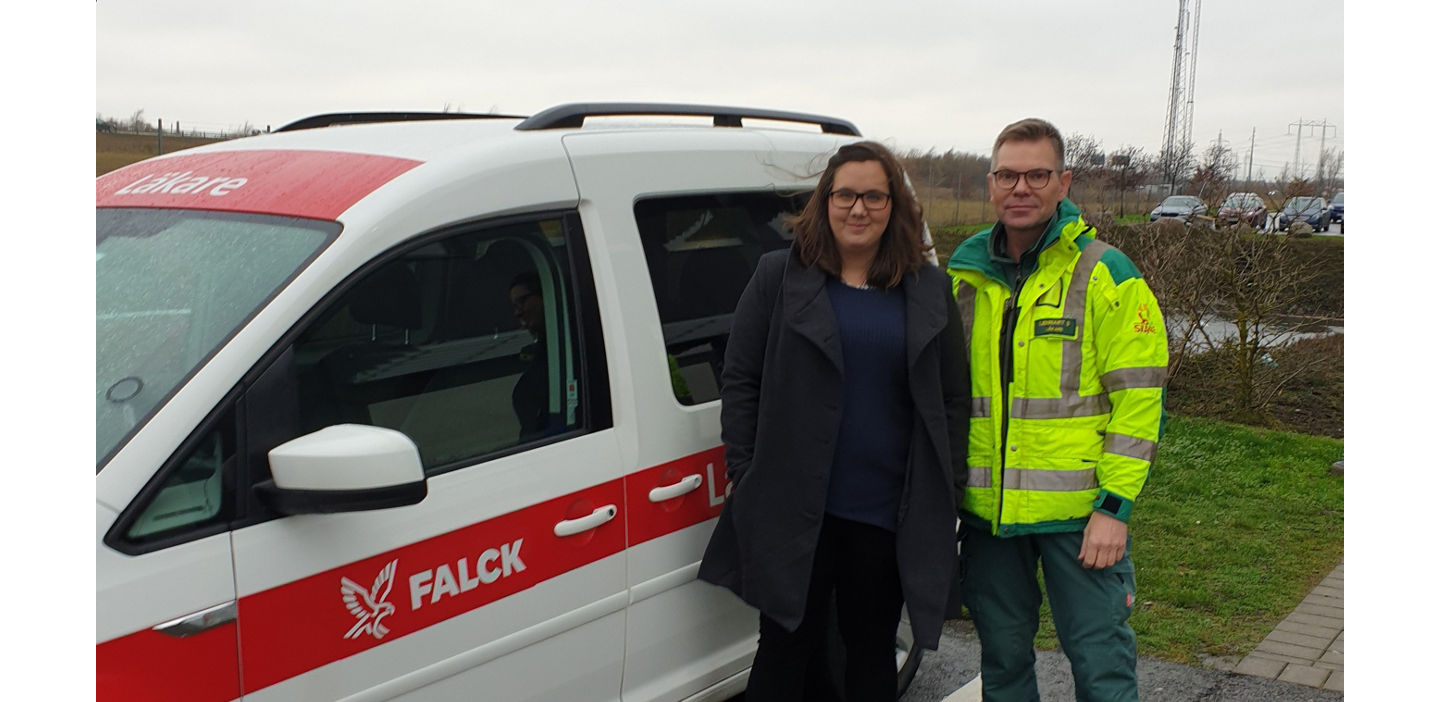 Lennart Skoog, medicinskt ansvarig läkare, och Josefine Cederblad, verksamhetschef, vid Falck Läkarbilar Skåne.